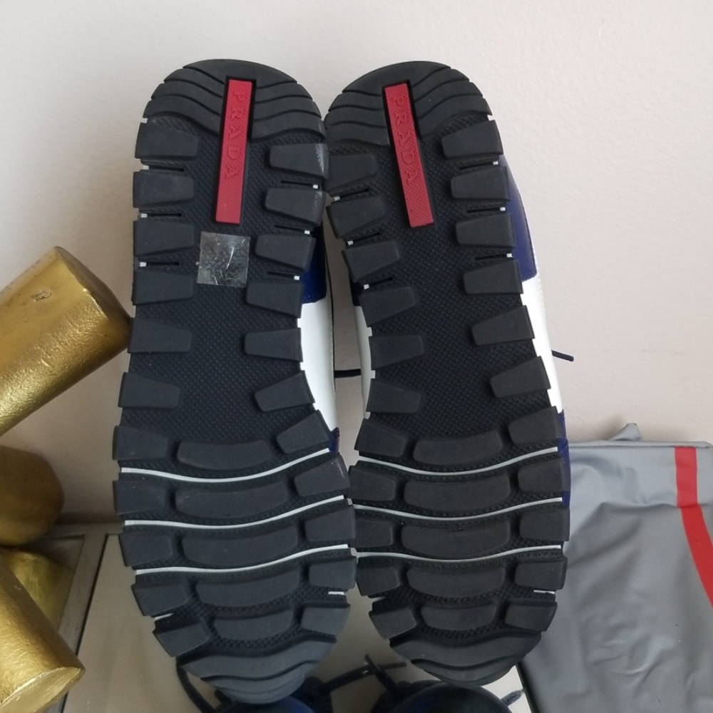 AUTHENIC Prada Sneakers - with carry case - Picture 2 of 5